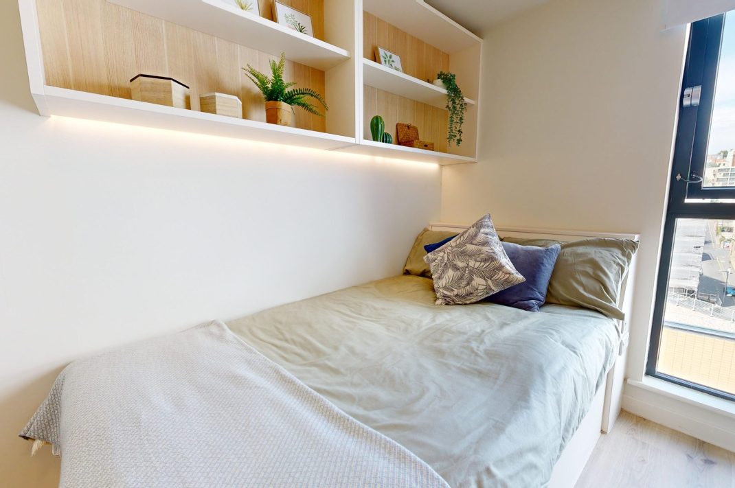 Gold En Suite Thumbnail