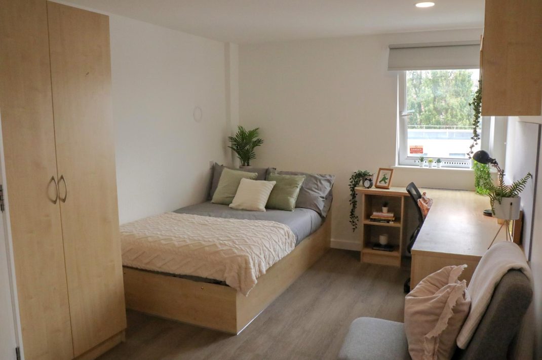 Ensuite silver plus Thumbnail