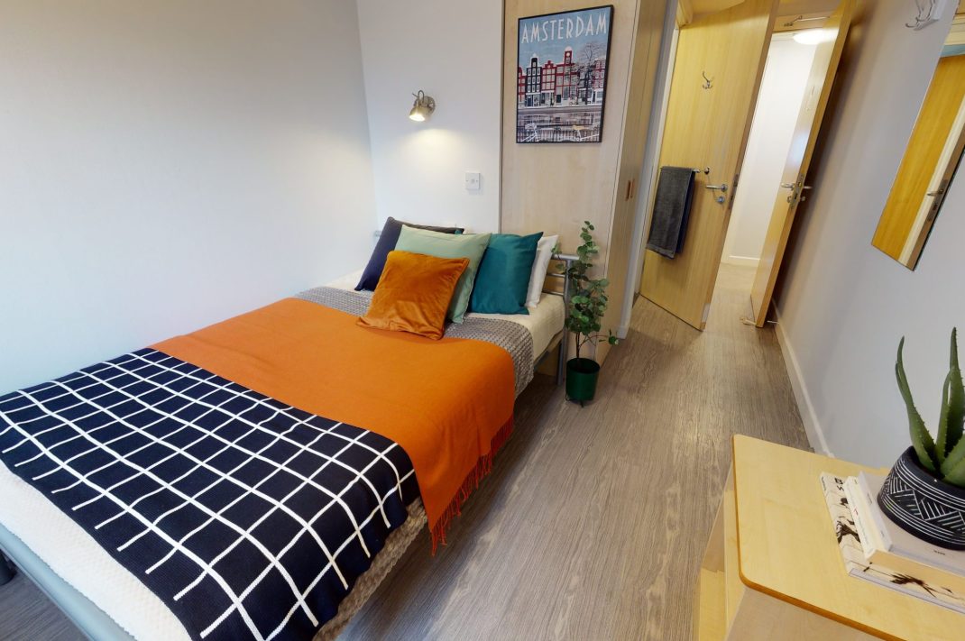 Silver En Suite Thumbnail