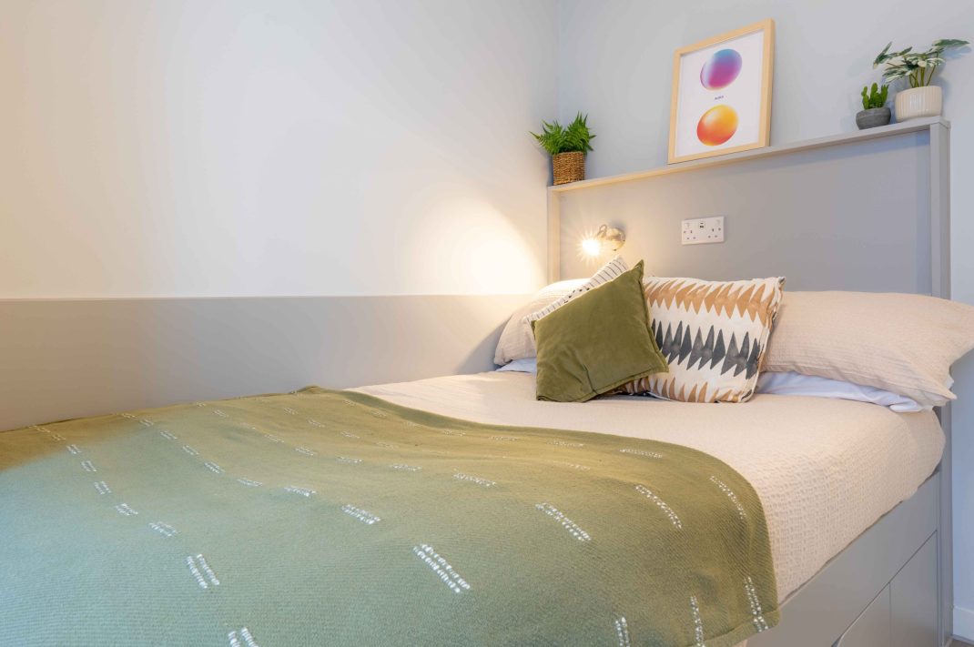 Bronze En Suite Plus-2627 Thumbnail