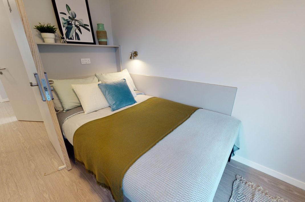 Silver 2 Bed Apt Plus Thumbnail