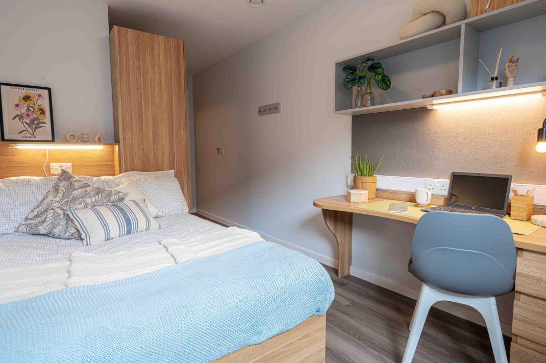 Bronze En Suite Plus-2627 Thumbnail
