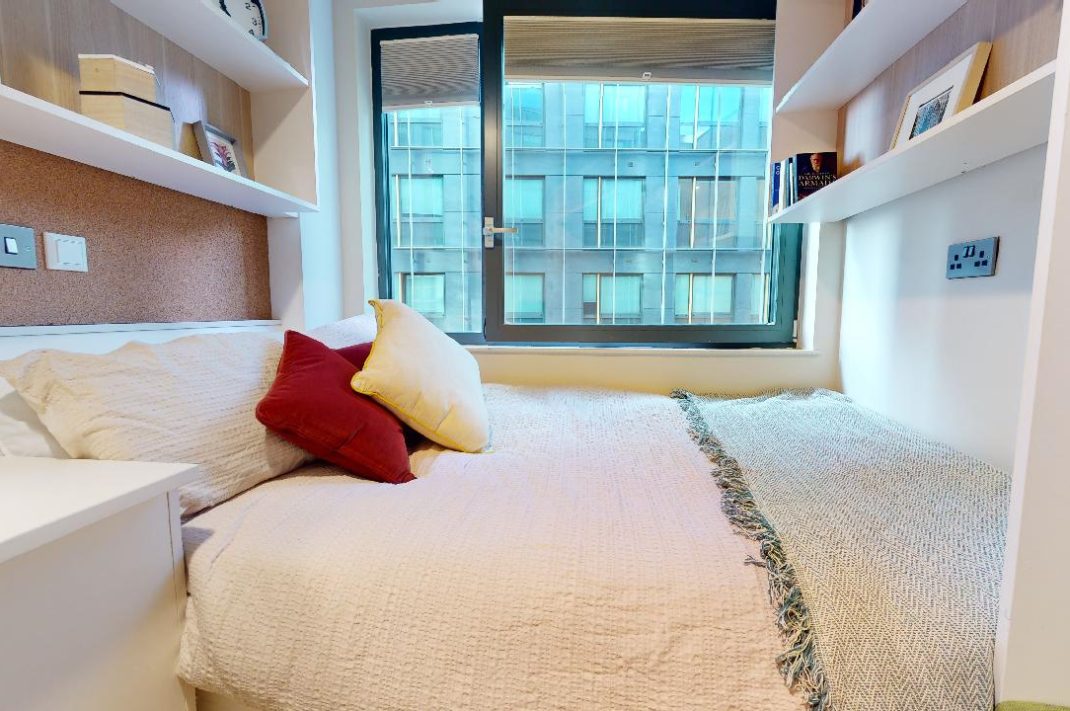 Silver 2 Bed Apt Plus Thumbnail