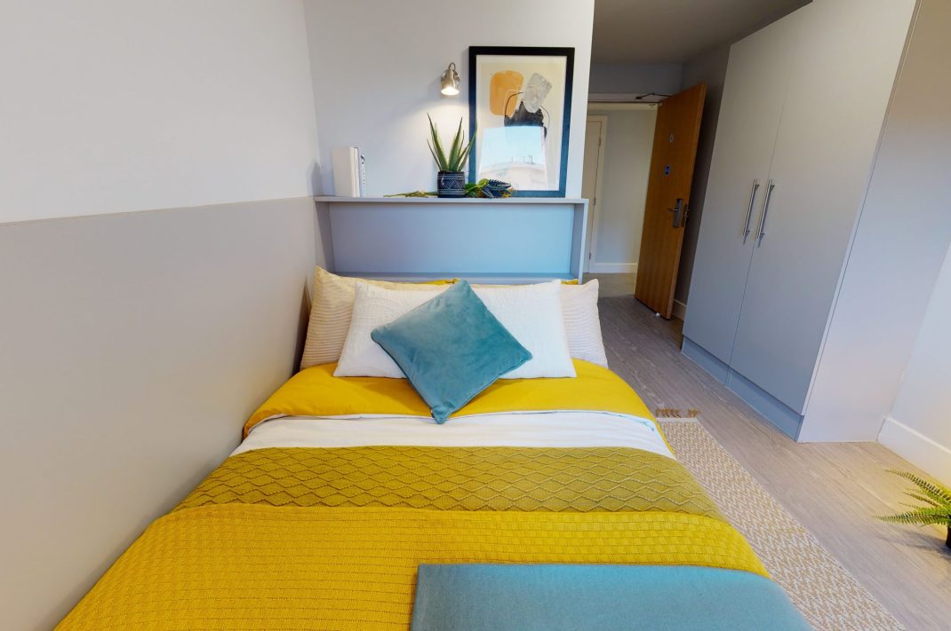 Gold En Suite Thumbnail