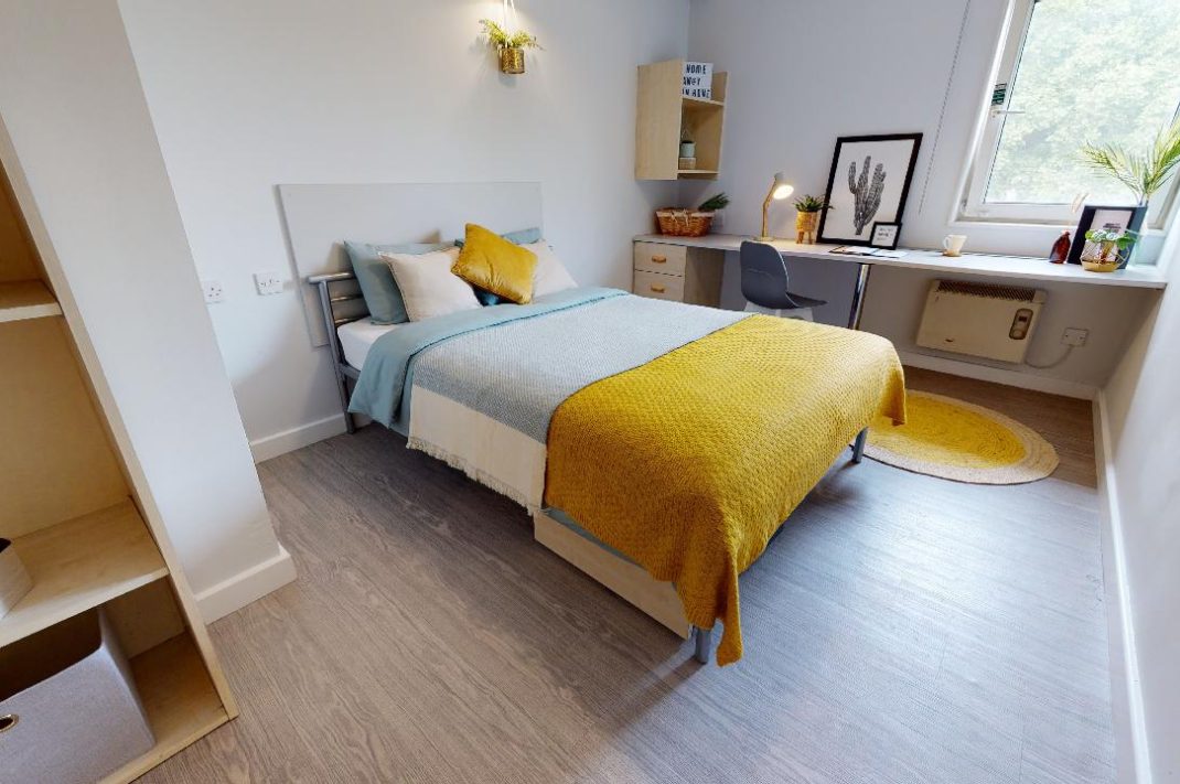 Gold En Suite Thumbnail