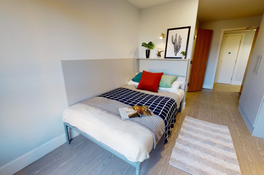 Silver En Suite Thumbnail