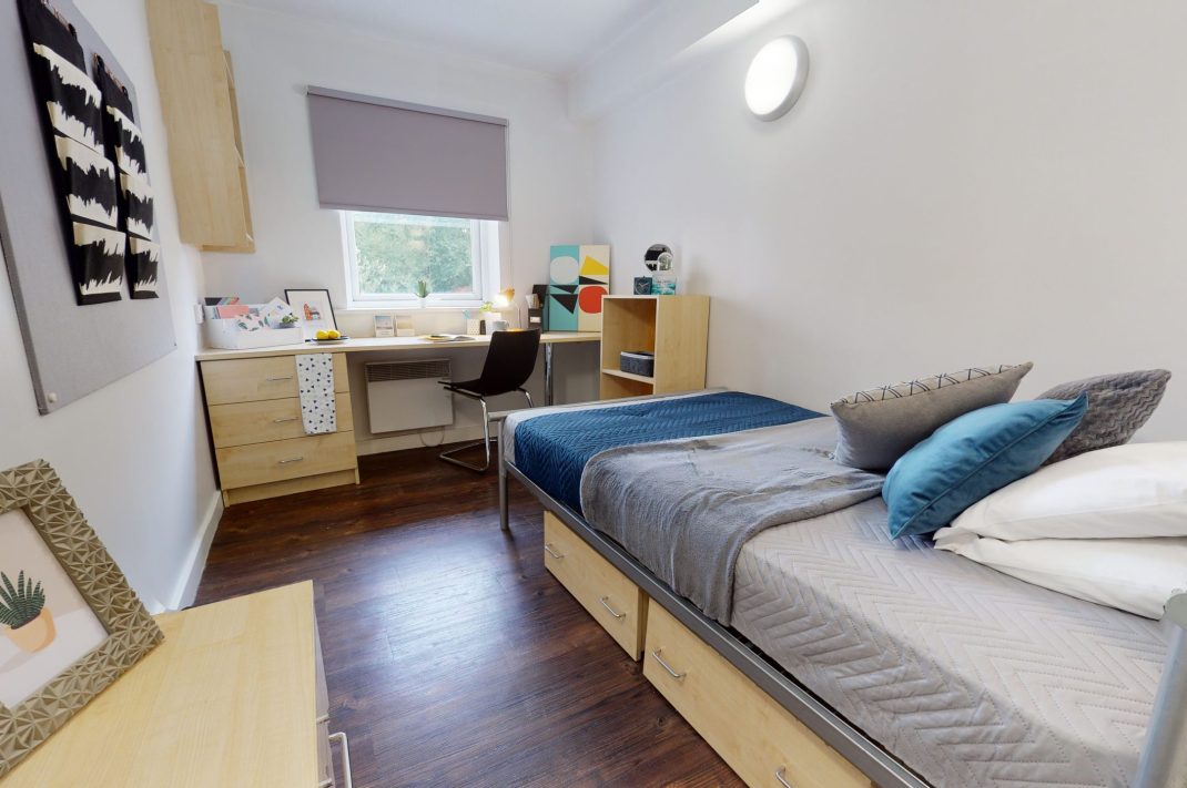 Silver En Suite Thumbnail