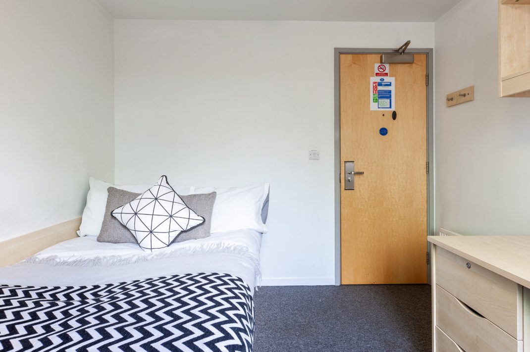 Deluxe Room Thumbnail