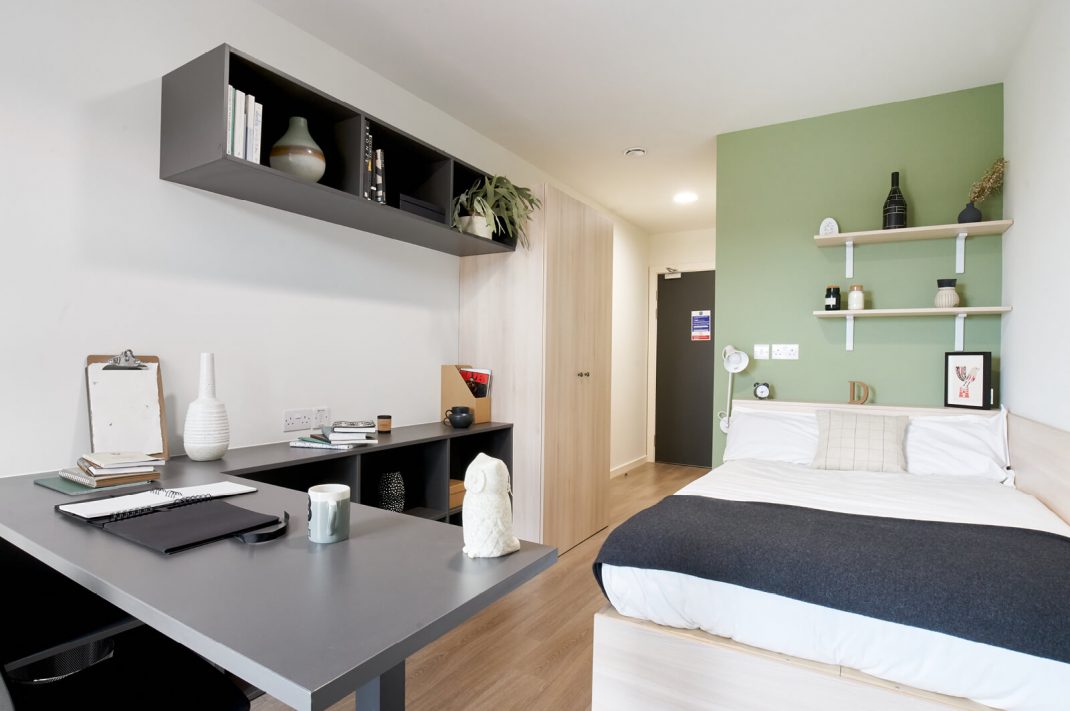 Silver En Suite Thumbnail