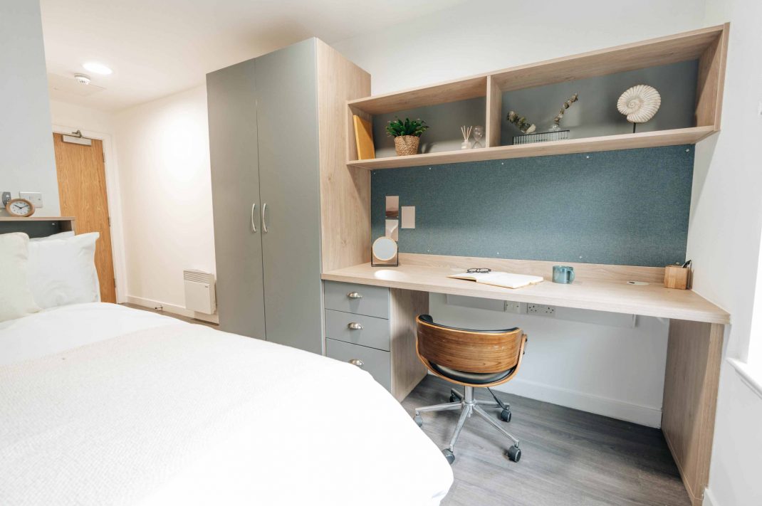 Silver En Suite Thumbnail