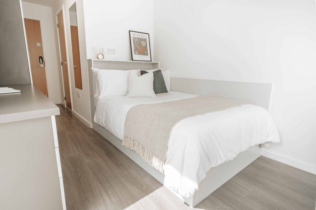 Silver En Suite (Courtyard View) Thumbnail