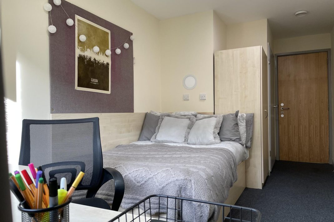 Ensuite Silver Thumbnail