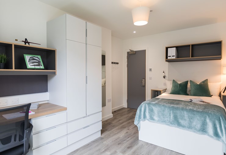Silver Shared House Thumbnail