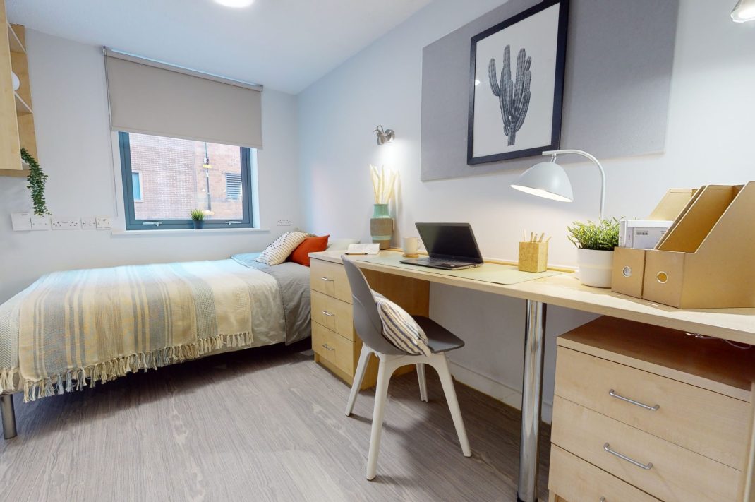 Bronze En Suite Plus-2627 Thumbnail