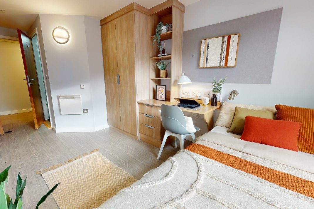 Bronze En Suite Plus Thumbnail