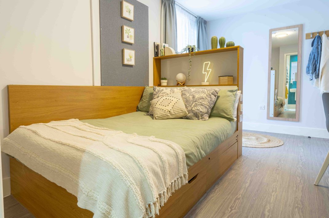 Silver En Suite-2627 Thumbnail