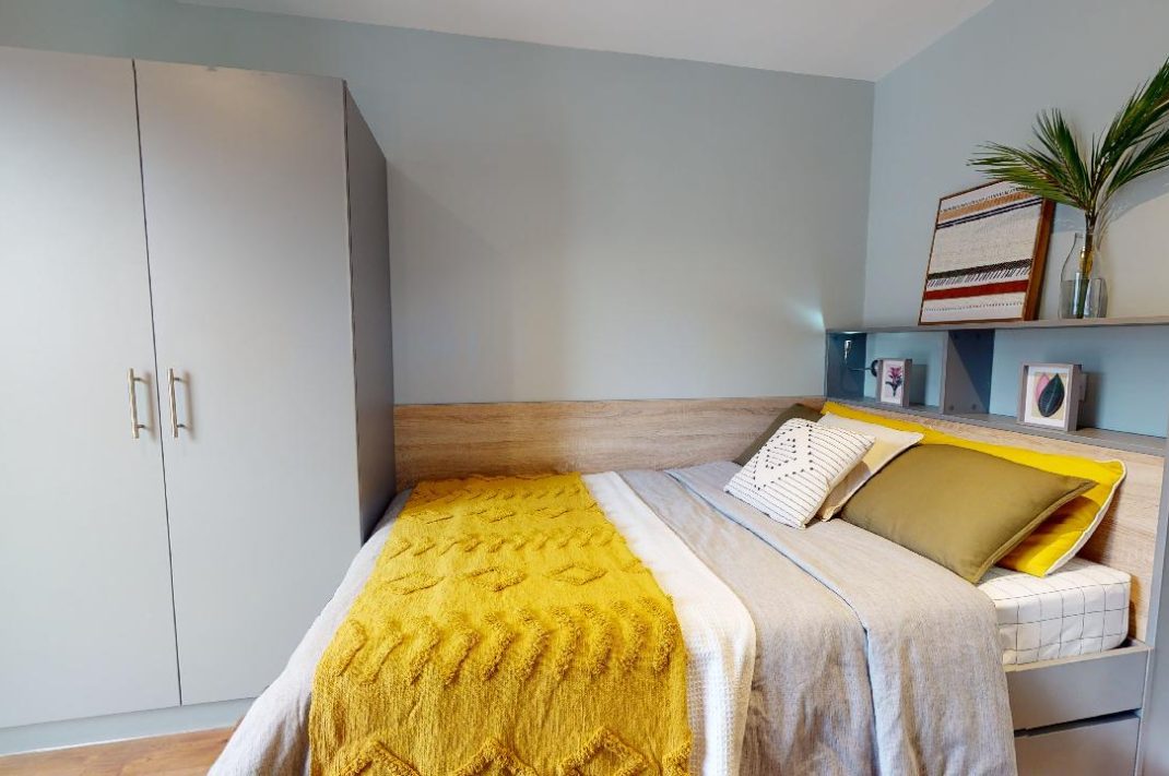 5-Bed Silver Apartment Thumbnail