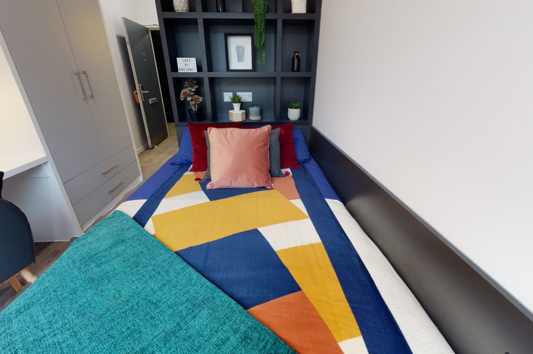 Silver En Suite Thumbnail
