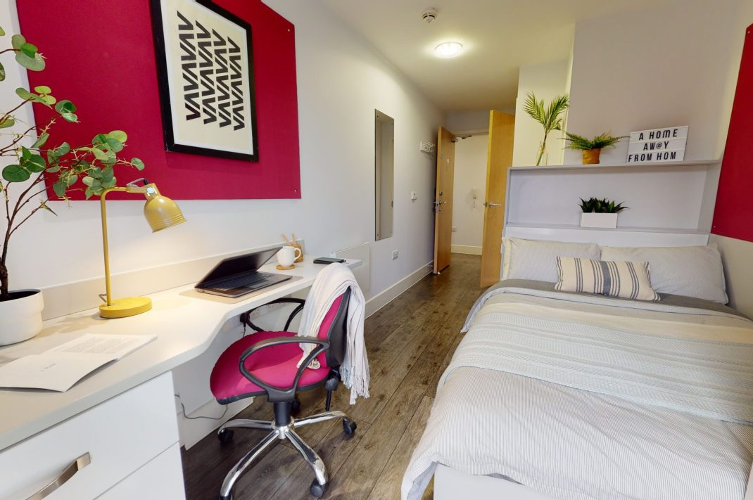 Silver En Suite Plus Thumbnail