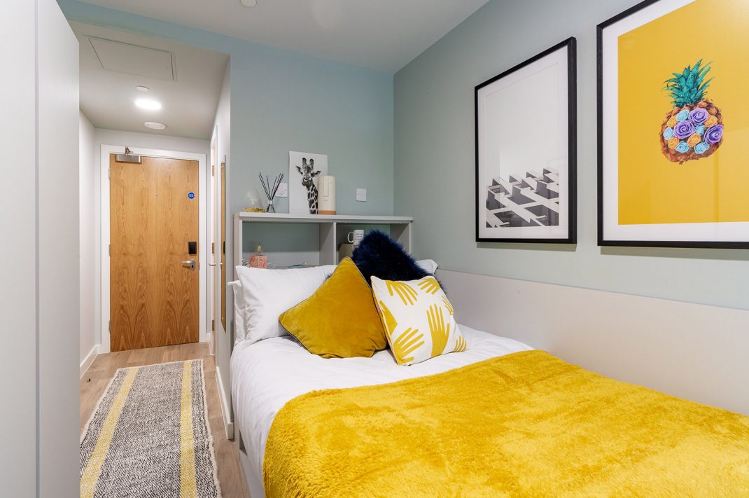 Gold En Suite Thumbnail