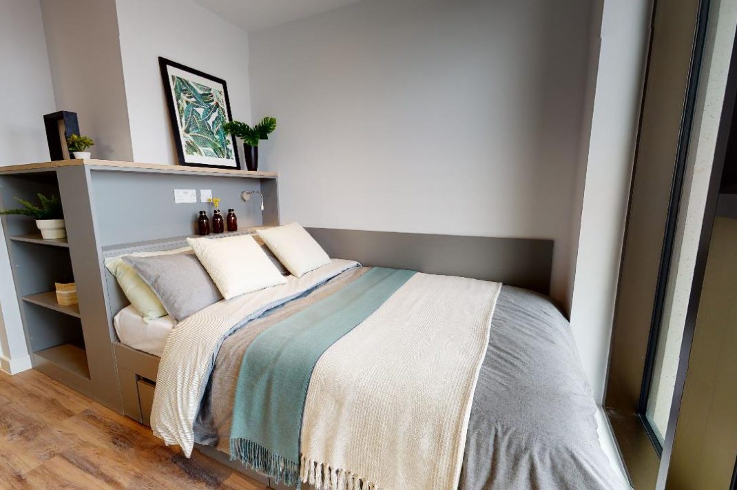 Silver En Suite-2627 Thumbnail