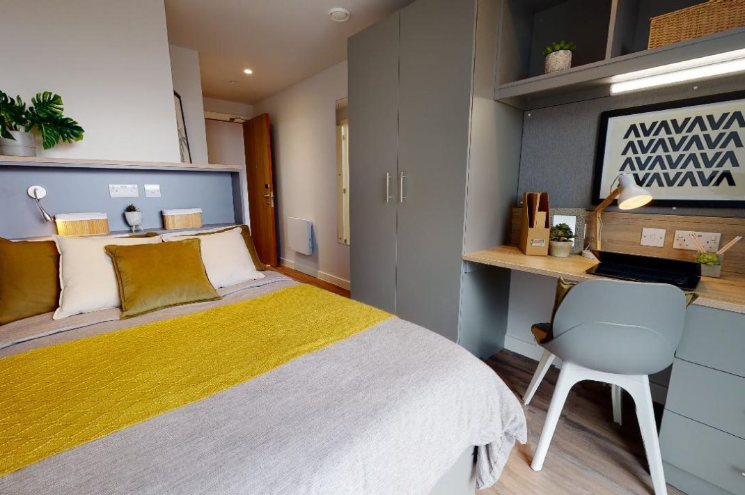 Silver En Suite Plus-2627 Thumbnail