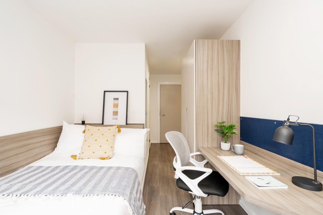 Ensuite Silver Thumbnail