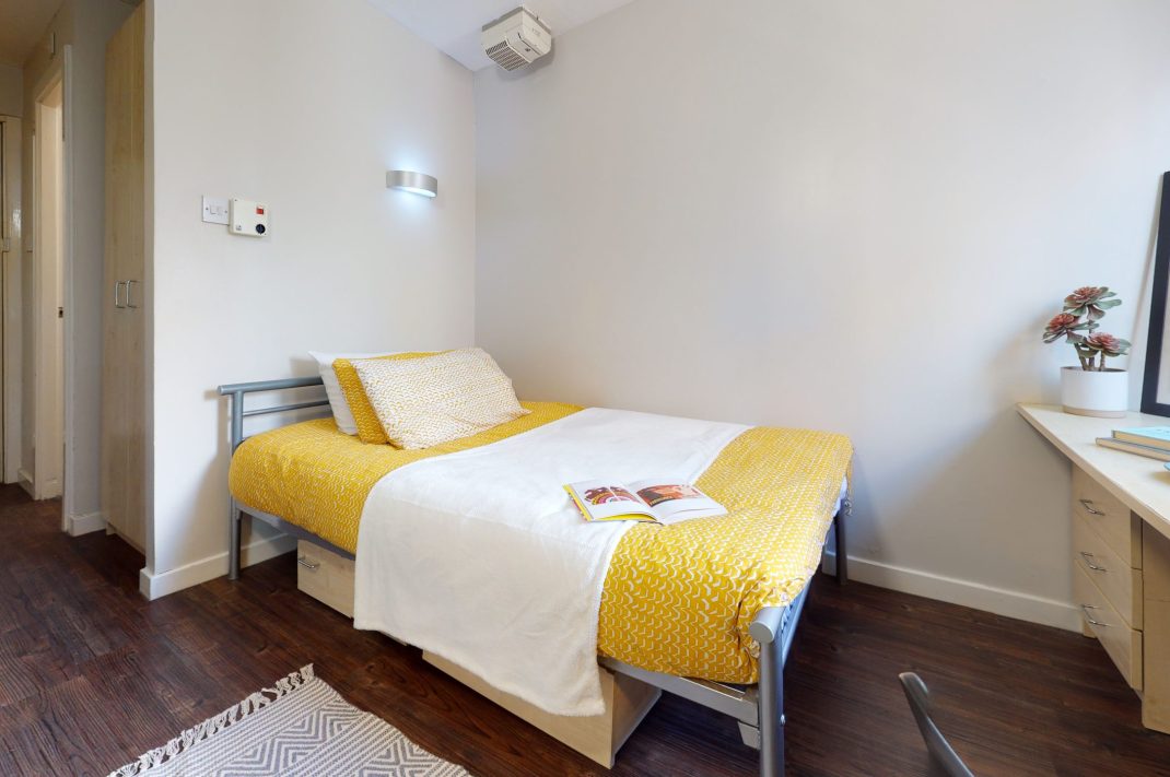 Silver En Suite-2627 Thumbnail