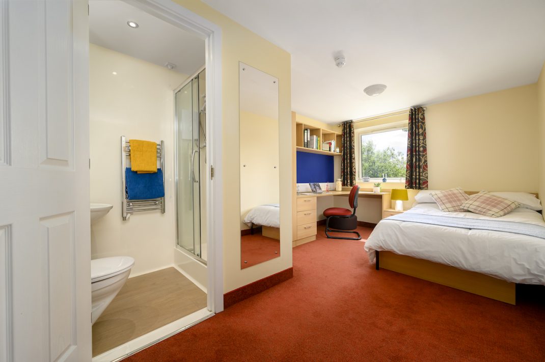 6 Bed - Classic En-suite Room Thumbnail