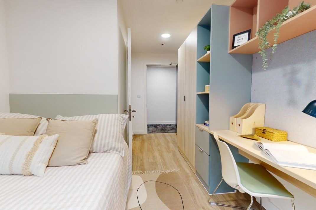 Gold En Suite Plus Thumbnail