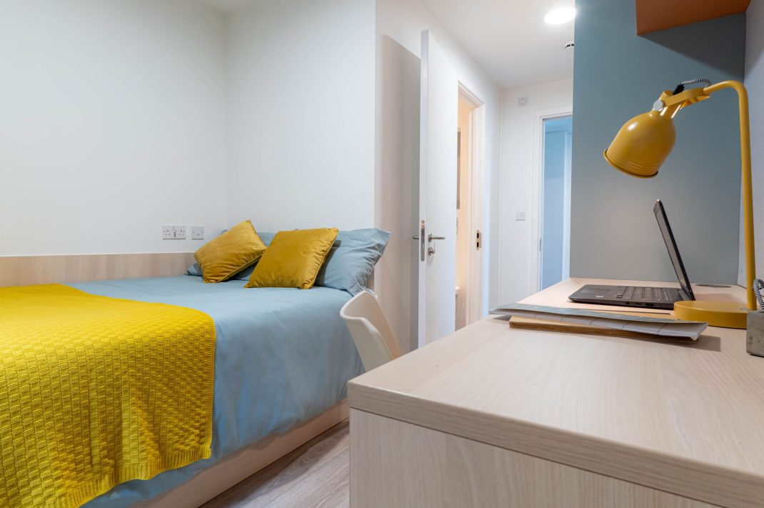 Silver En Suite Thumbnail