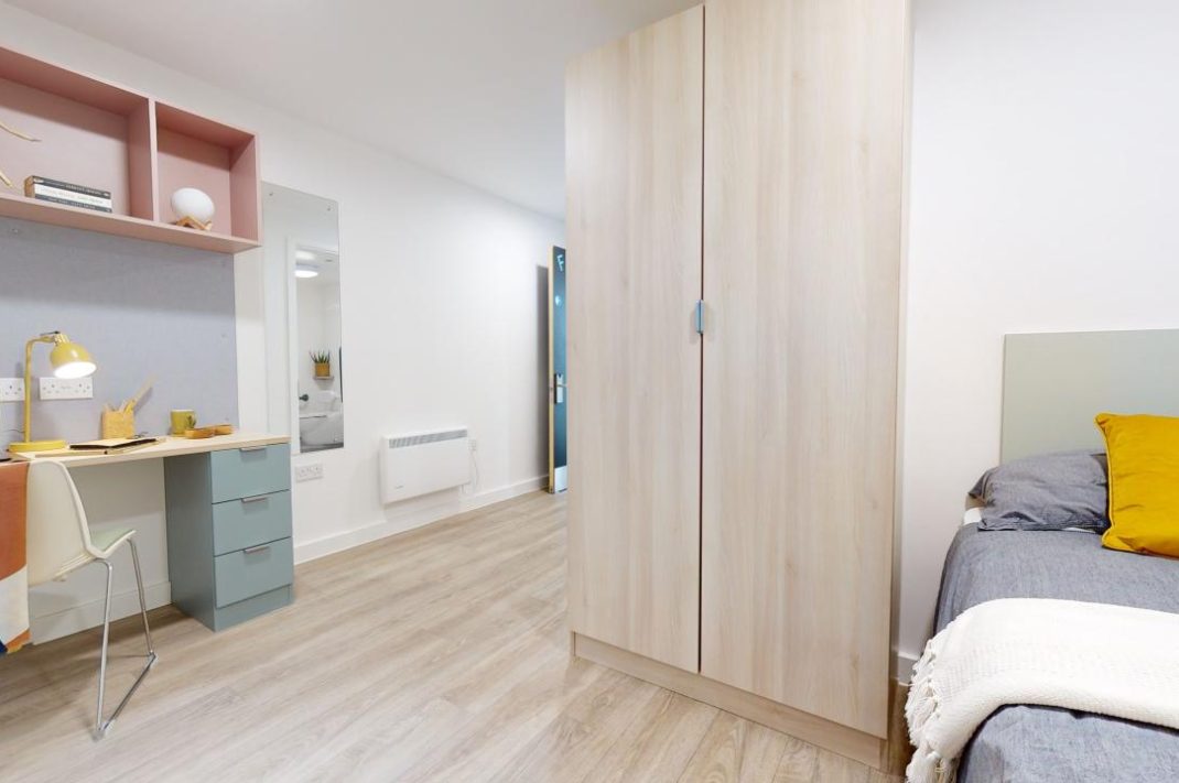 Silver En Suite Premium Thumbnail