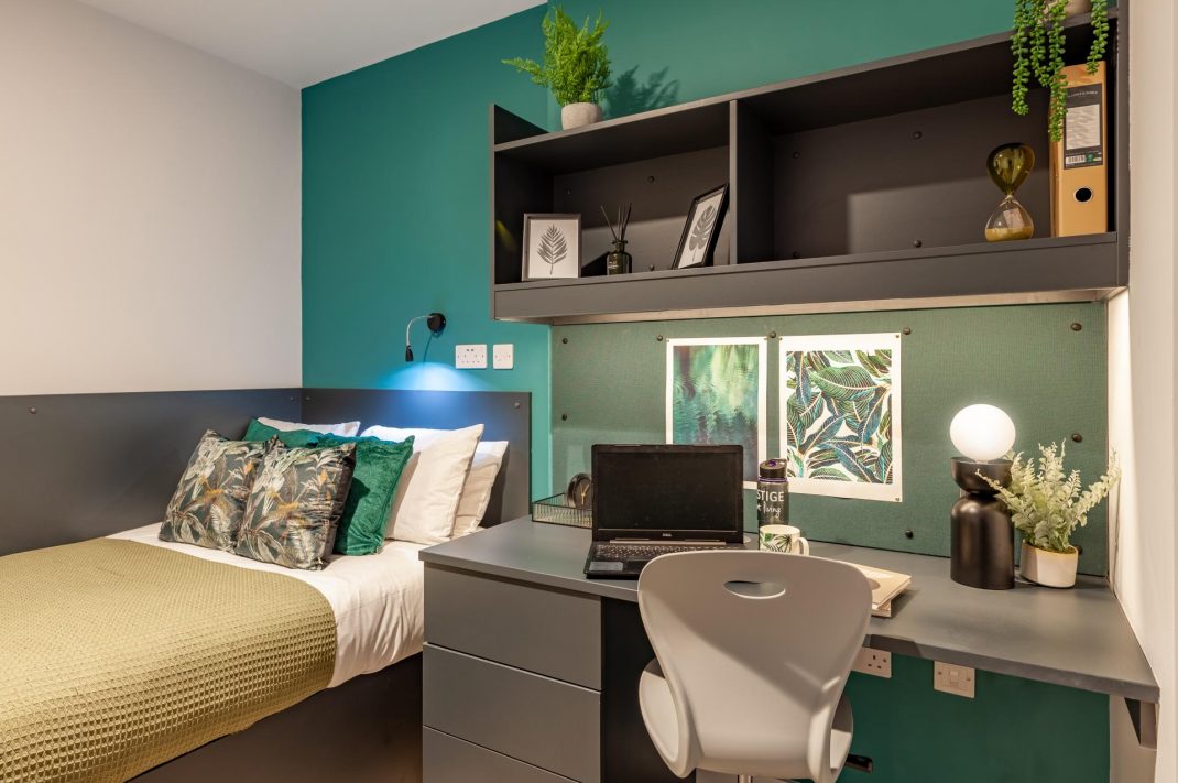 Deluxe Plus Ensuite Thumbnail