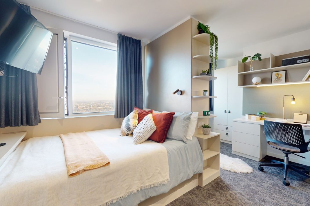 Penthouse Studio Plus Thumbnail