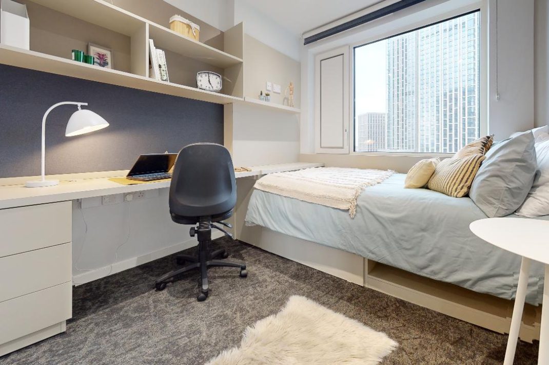 Silver En Suite Thumbnail