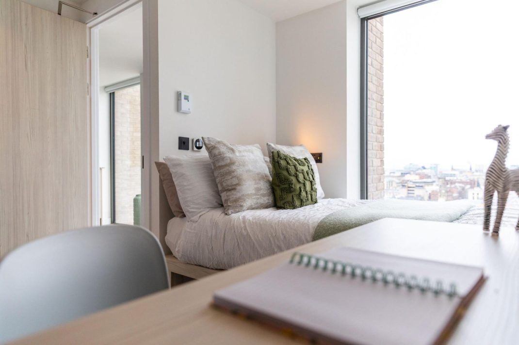 Ensuite (17-18) Thumbnail