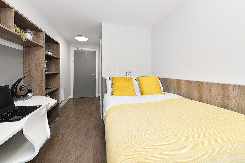 Attic En Suite Thumbnail