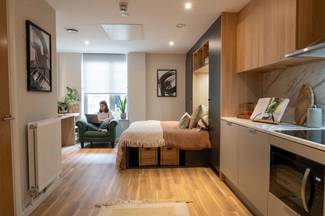 Premium Studio, Standard Floors Thumbnail