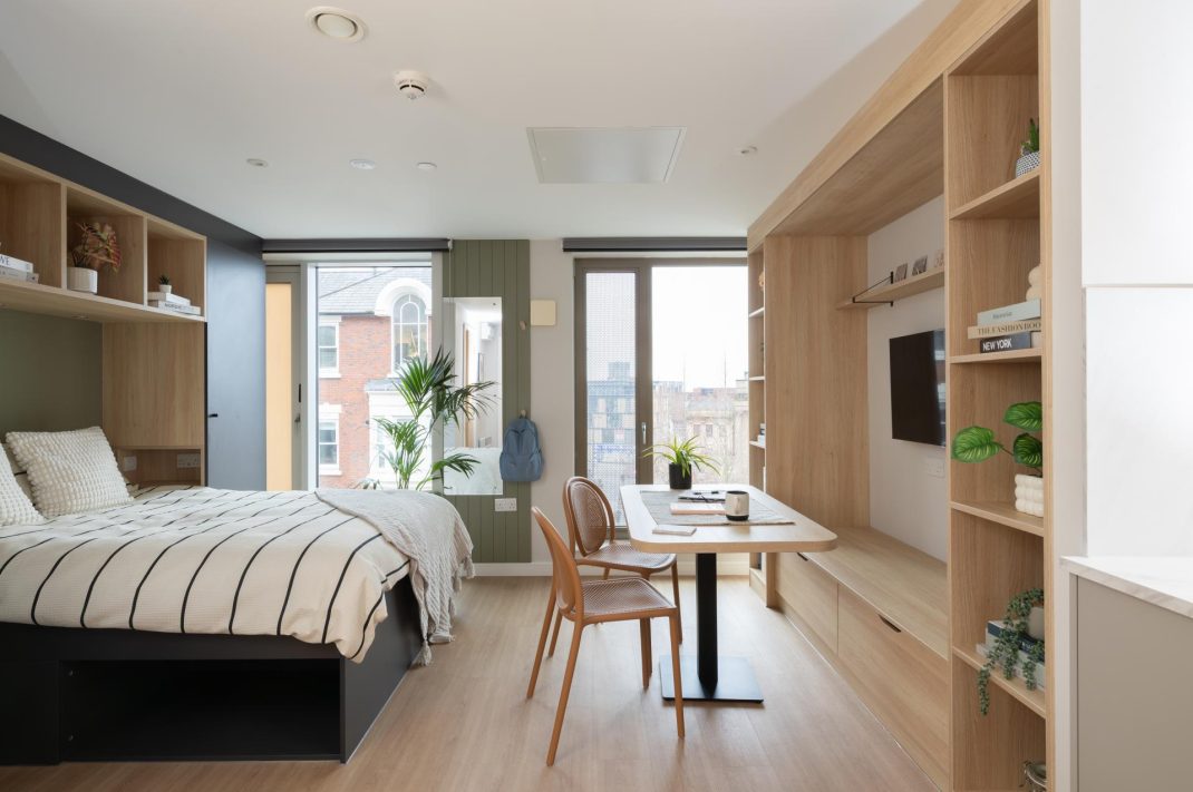 Deluxe Studio, Standard Floors Thumbnail