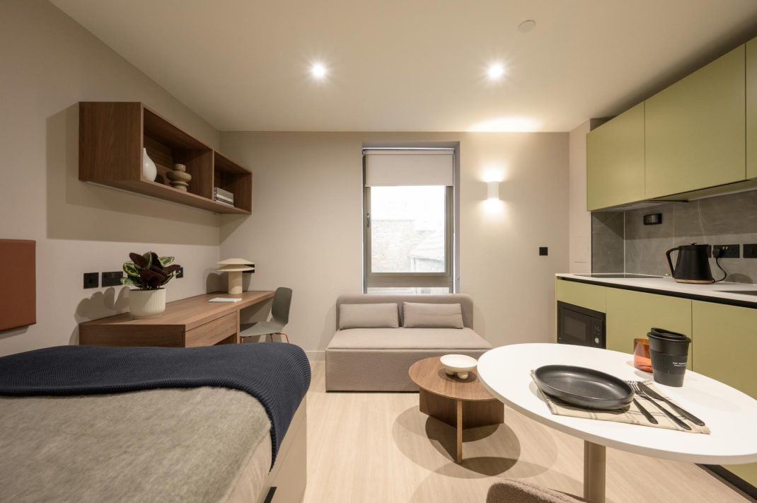 Deluxe Studio Spacious Bathroom Thumbnail