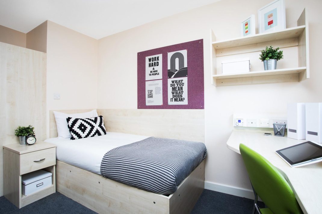 Silver En Suite Thumbnail