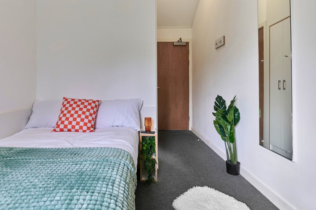 Silver En-suite Thumbnail