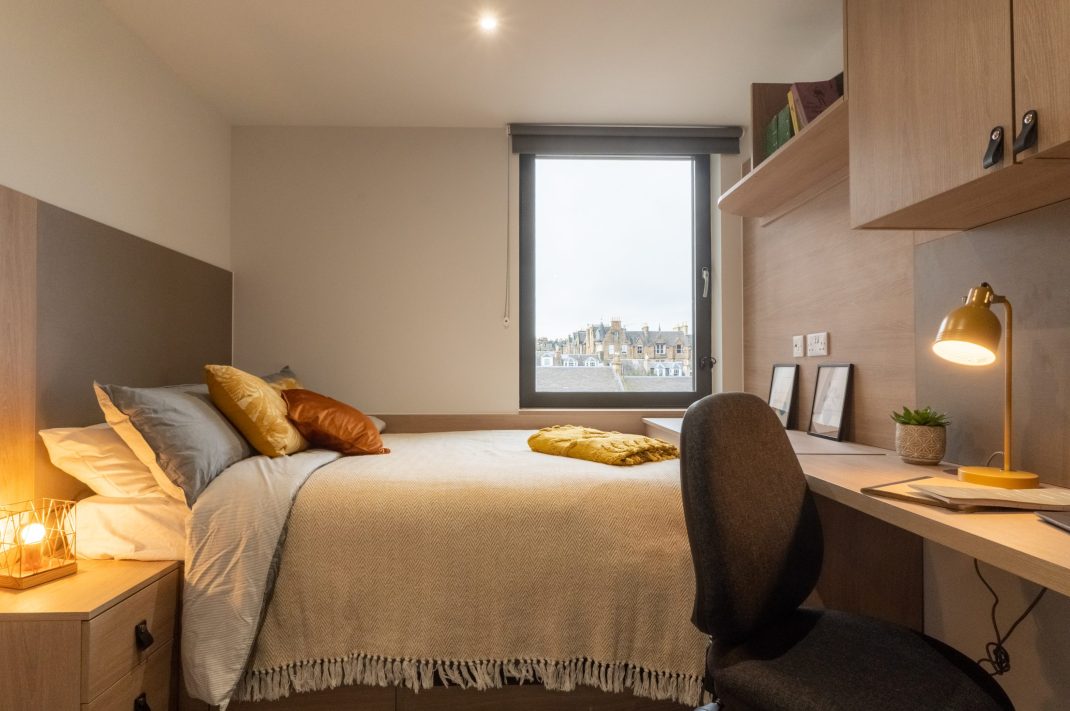 Silver En Suite Thumbnail