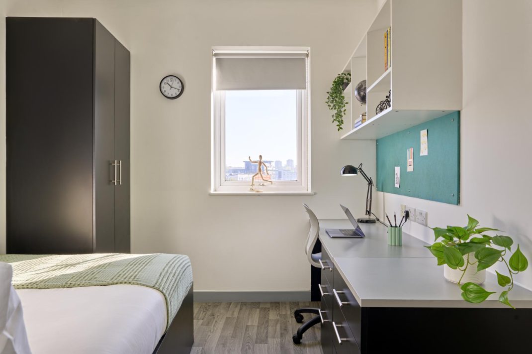 Bronze Ensuite Thumbnail