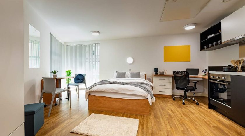 Platinum Plus Studio with bed at Exeter One