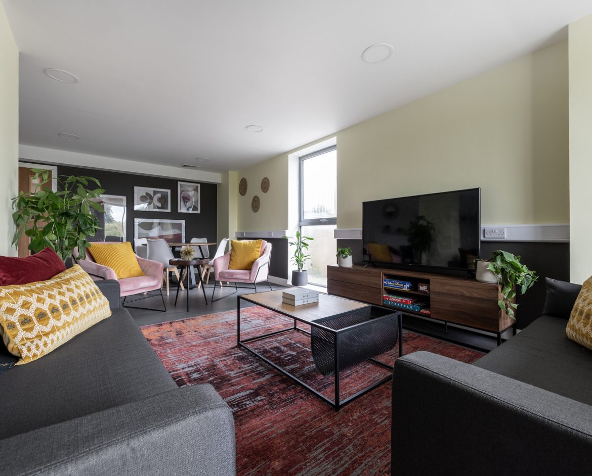 Lounge with sofa at Bailrigg Student Living
