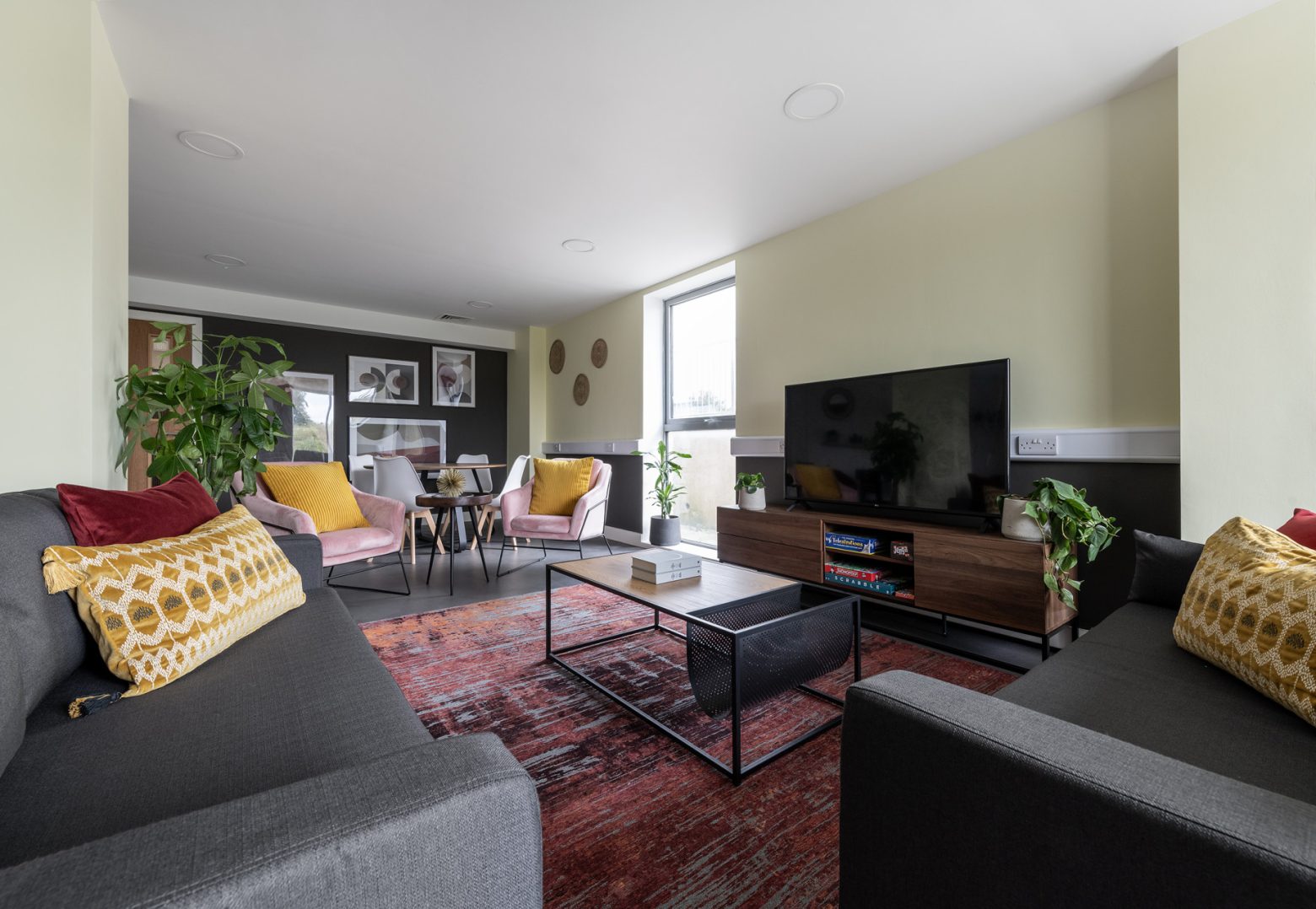 Lounge with sofa at Bailrigg Student Living