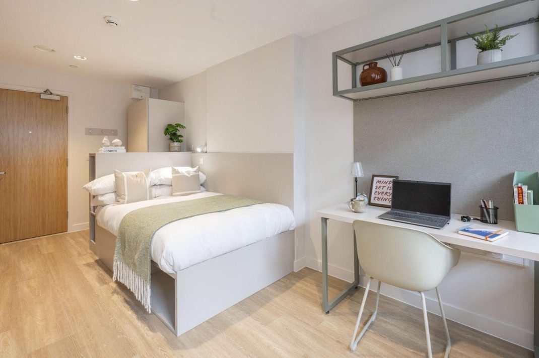 Ensuite with Balcony Thumbnail