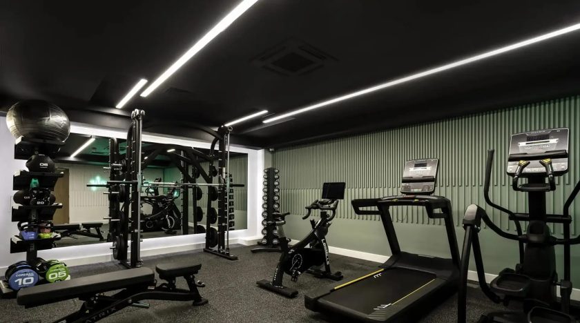 Room with gym at Aster House