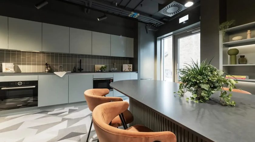 Room with kitchen and chair at Huxley Studios